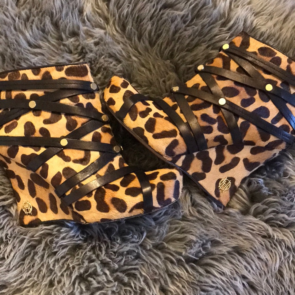 House of Harlow pony hair wedge 6.5